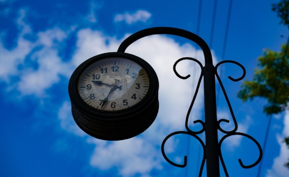 Наша жизнь и наносекунды: как часы будущего синхронизируют всё вокруг — связь, навигацию и науку