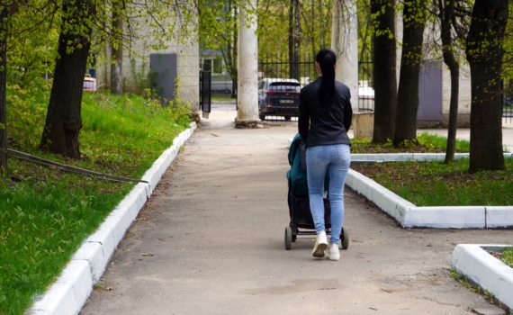 Внук Анастасии Заворотнюк в центре внимания: почему его мама Анна закрывает лицо сына Внук Анастасии Заворотнюк в центре внимания: почему его мама Анна закрывает лицо сына